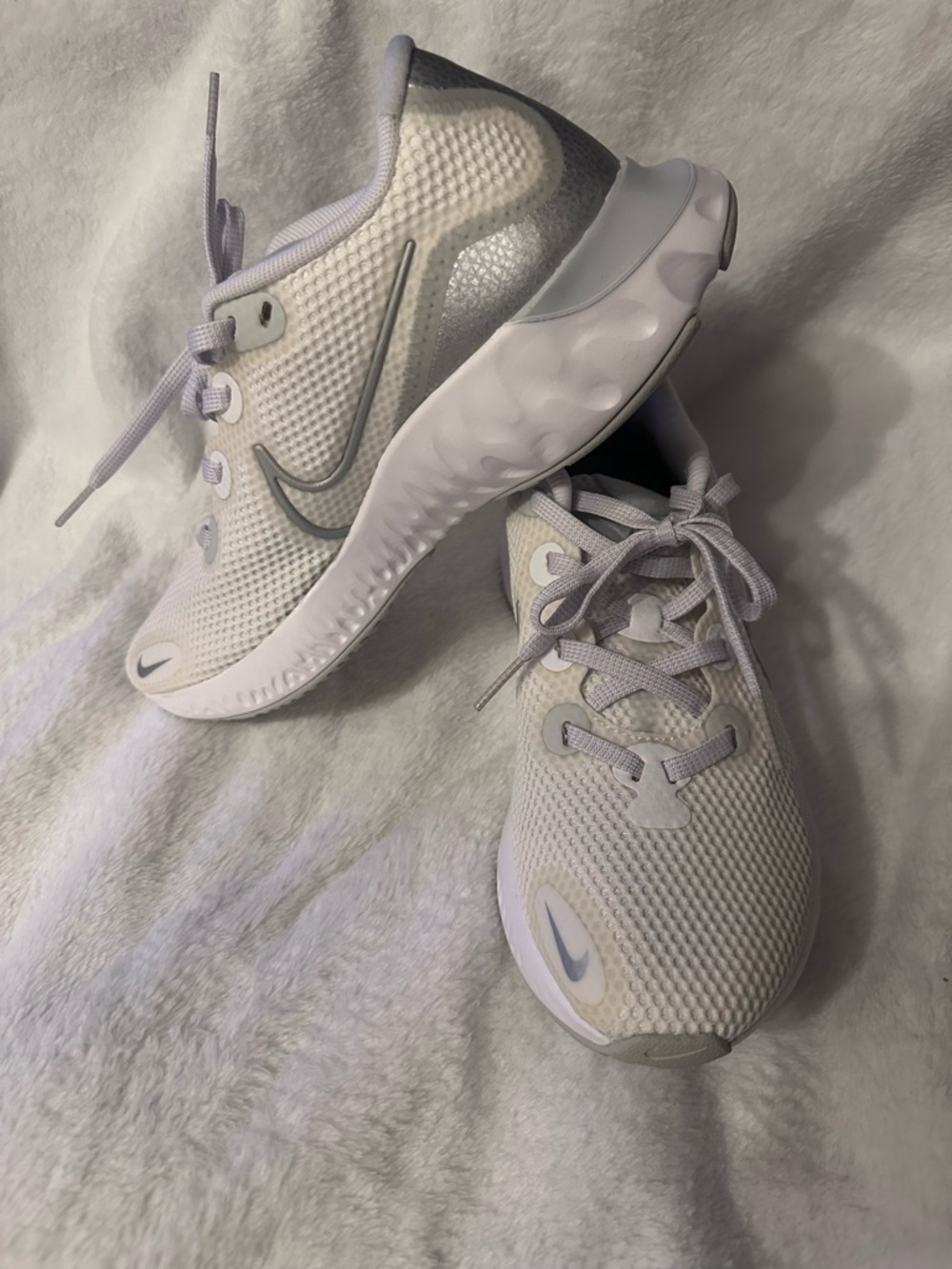 Nike Women's White & Silver Mesh Running Shoes